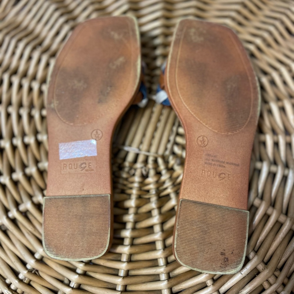 Rouge Sandals - Picture 3 of 3